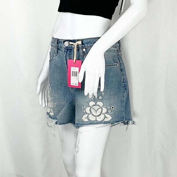 Chelsea & Violet Gaj Lt Blue White Floral Embroidery Frayed Jean Shorts Sz31 NWT - Picture 6 of 16